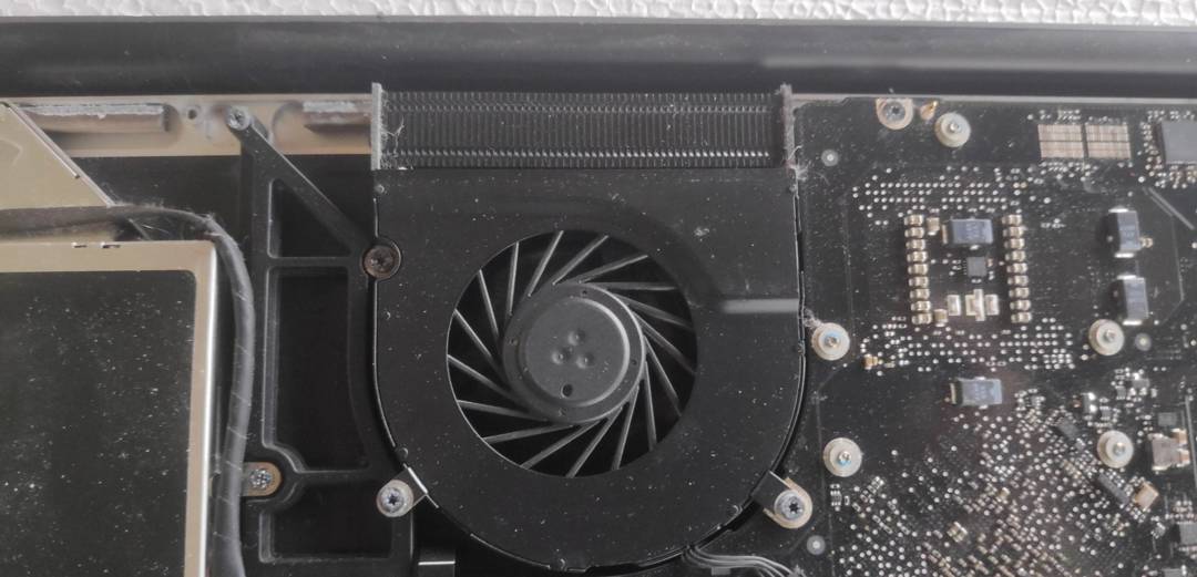 Кулер для ноутбука Apple MacBook Pro 15 A1286 (Mid 2009)