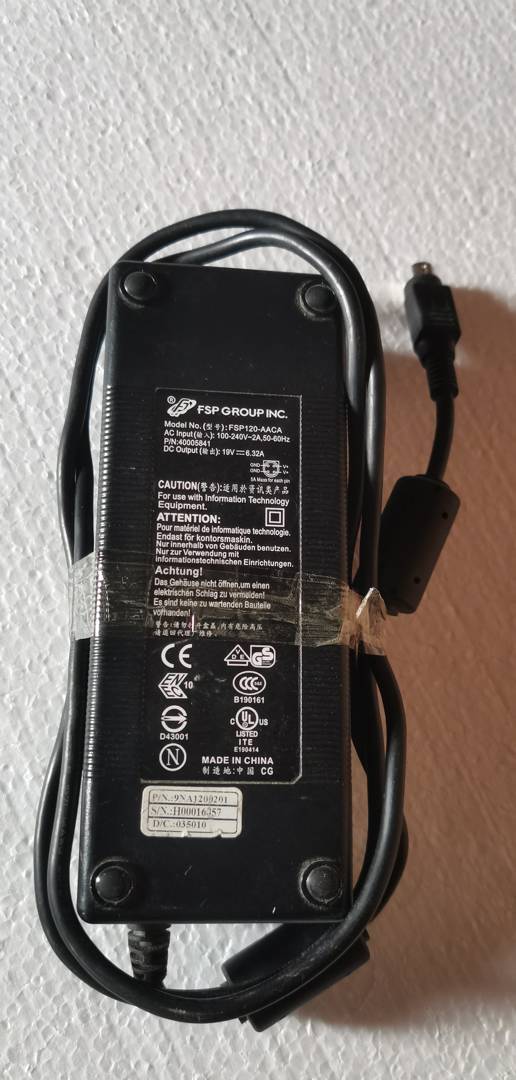 Захранващ адаптер FSP Group 19 V 6.32 A