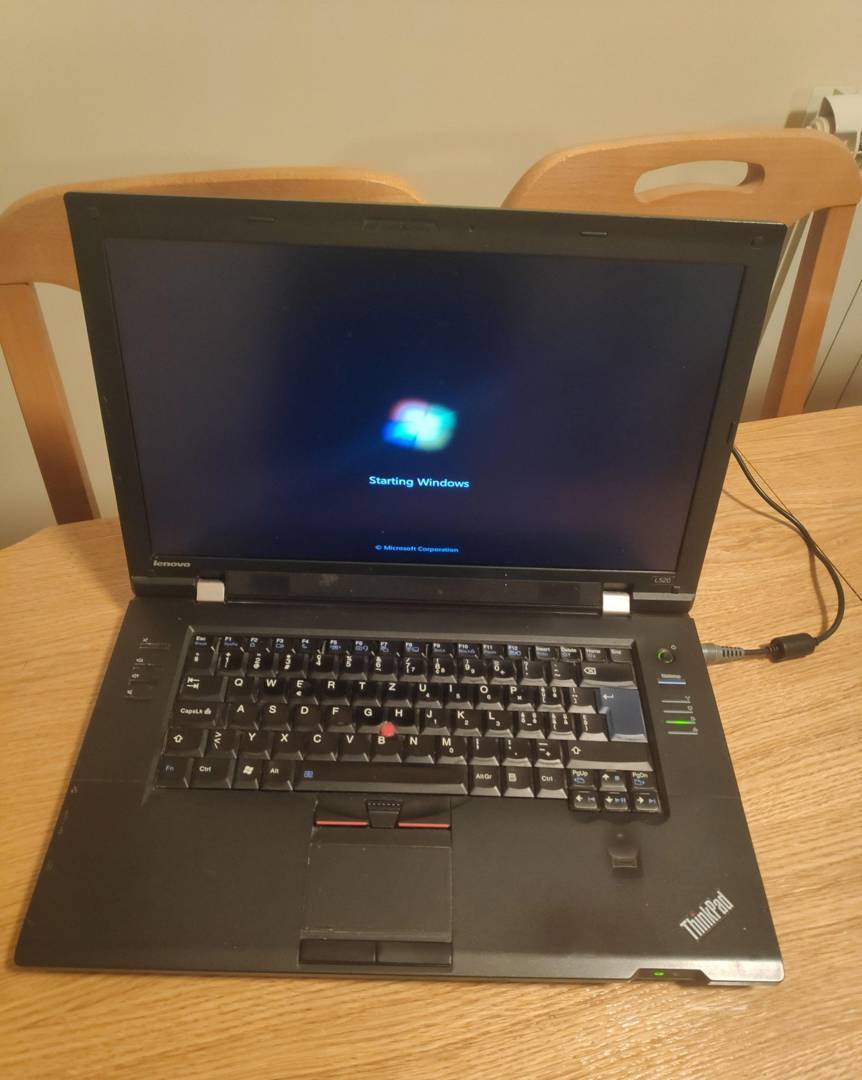 Laptop Lenovo ThinkPad L520 i5-2520M / 4 GB / 750 GB HDD
