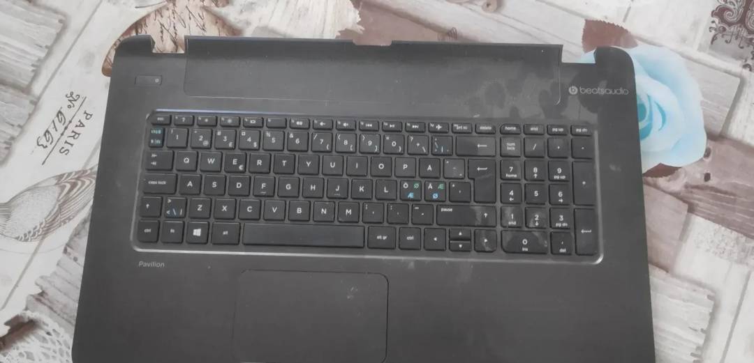 Palmrest sa tastaturom i tačpedom HP Pavilion 15-n34so