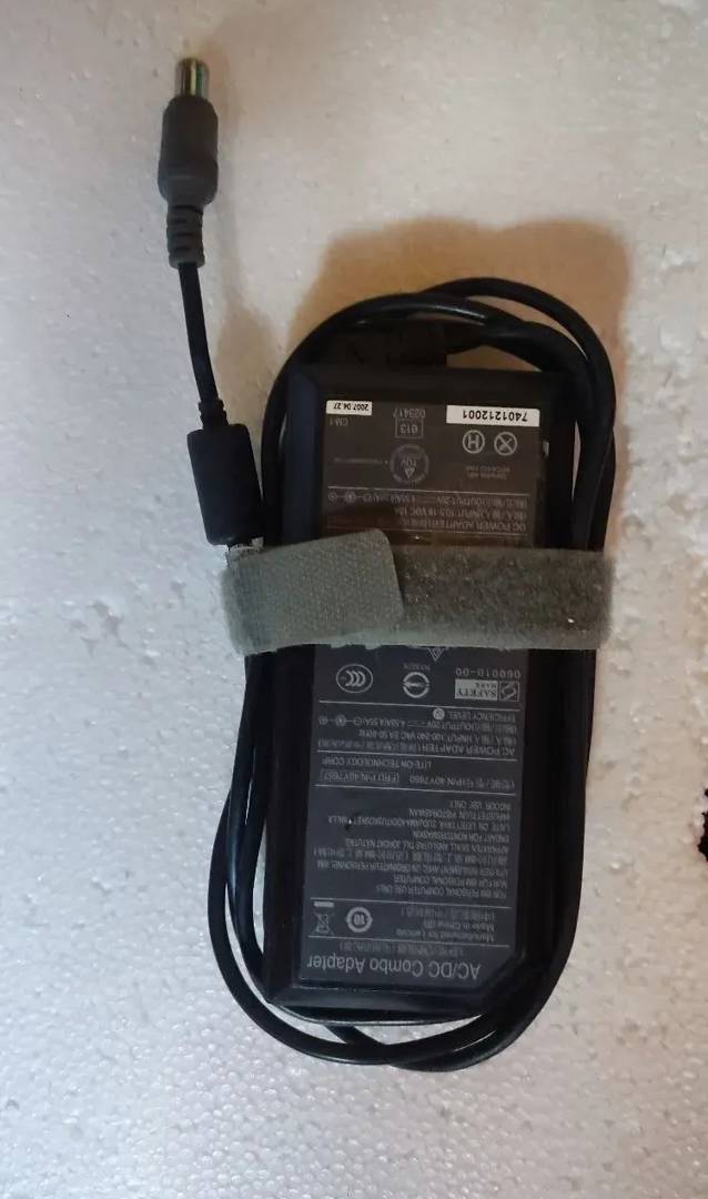 Зарядний пристрій для ноутбука Lenovo 20 V 4.25 A