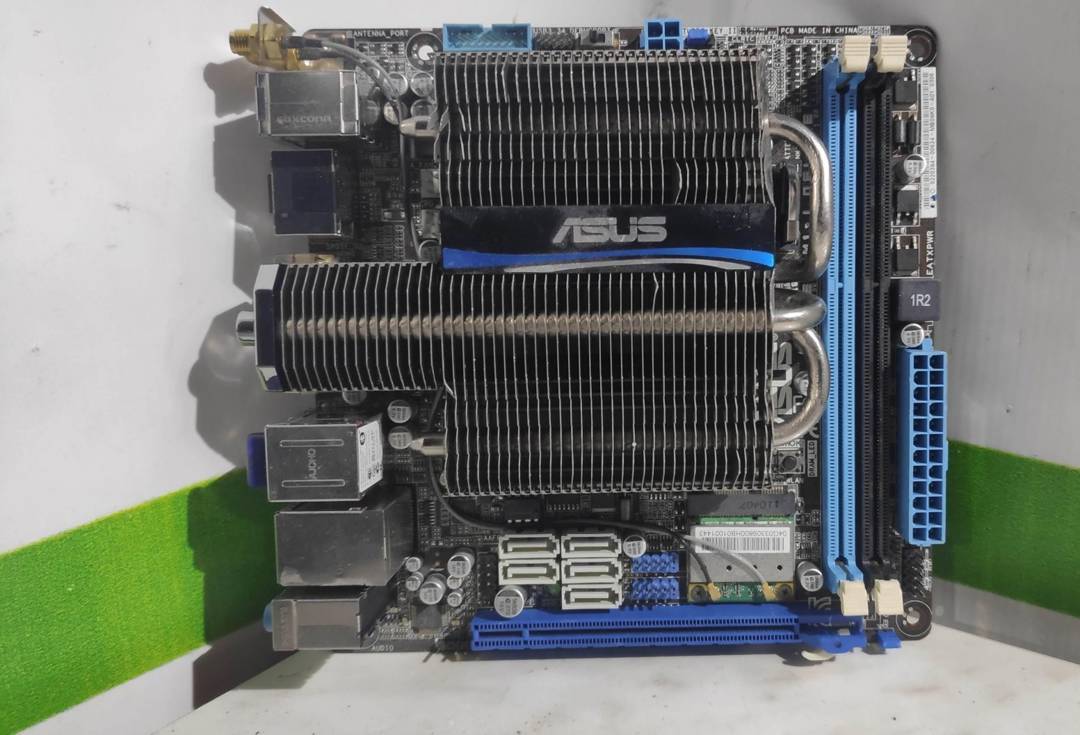 Placă de bază Asus E45M1-I Deluxe