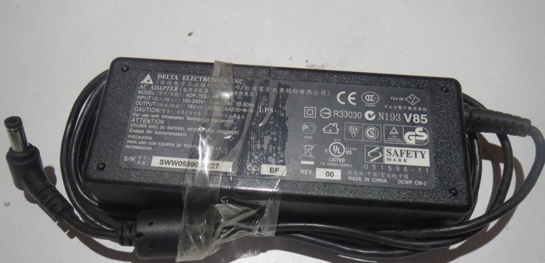 Зарядно за лаптоп Asus Delta Electronics 19 V 3.95 A