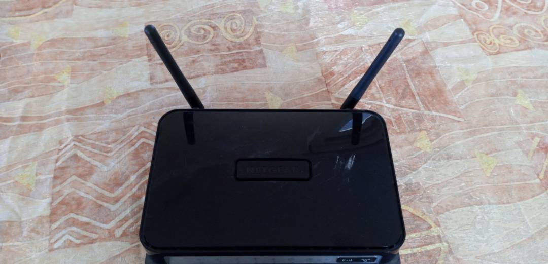 Router Wi-Fi Netgear DGN2200 v2