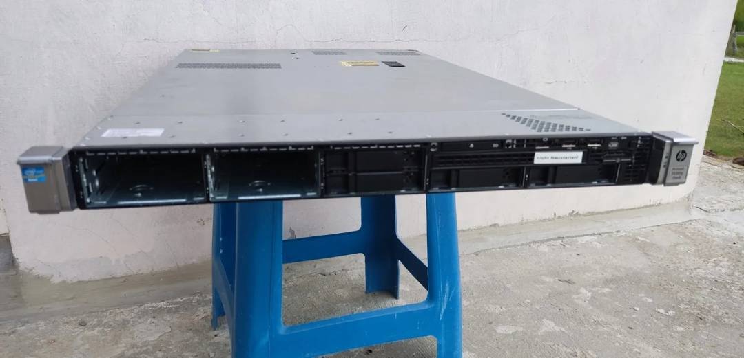 Szerver HP ProLiant DL360p Gen8 Xeon E5-2620 / 16 GB