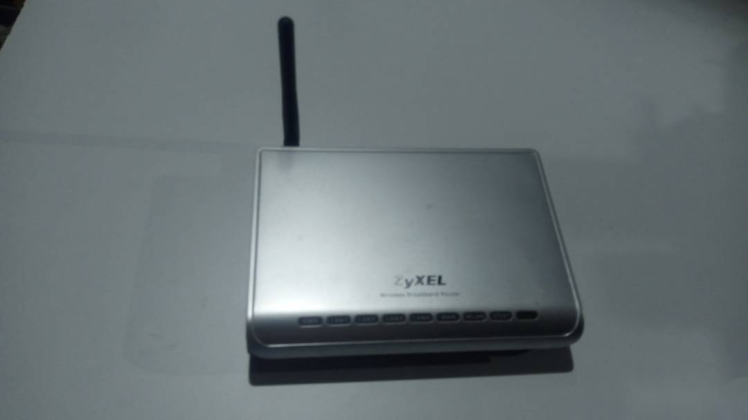 Usmerjevalnik WiFi Zyxel P-320W