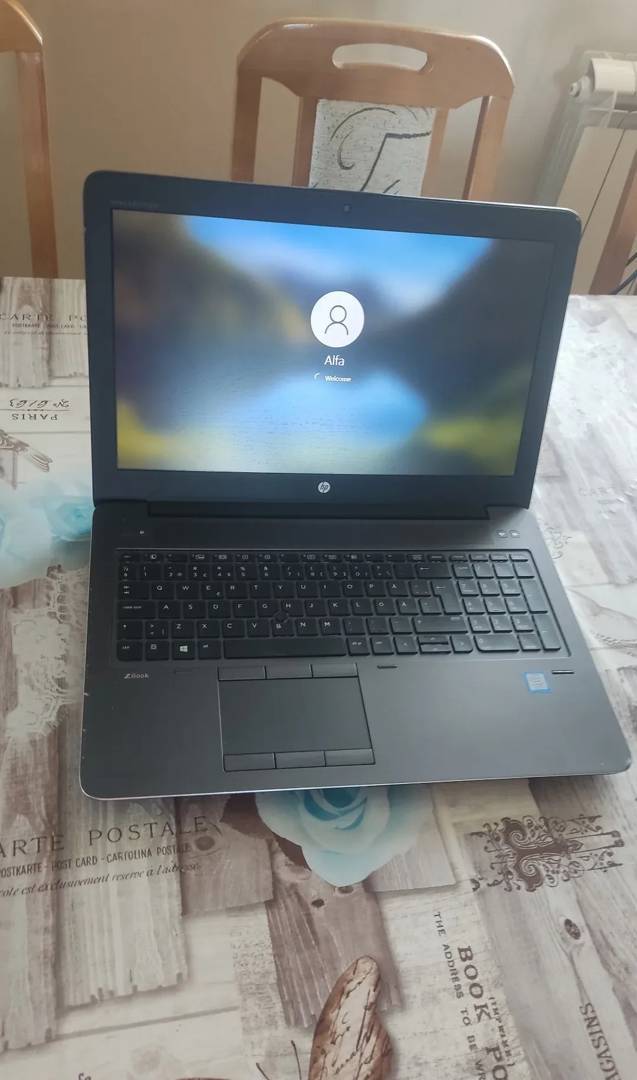 Laptop HP ZBook 15 G4 i7-7820HQ / 32 GB / 512 GB SSD