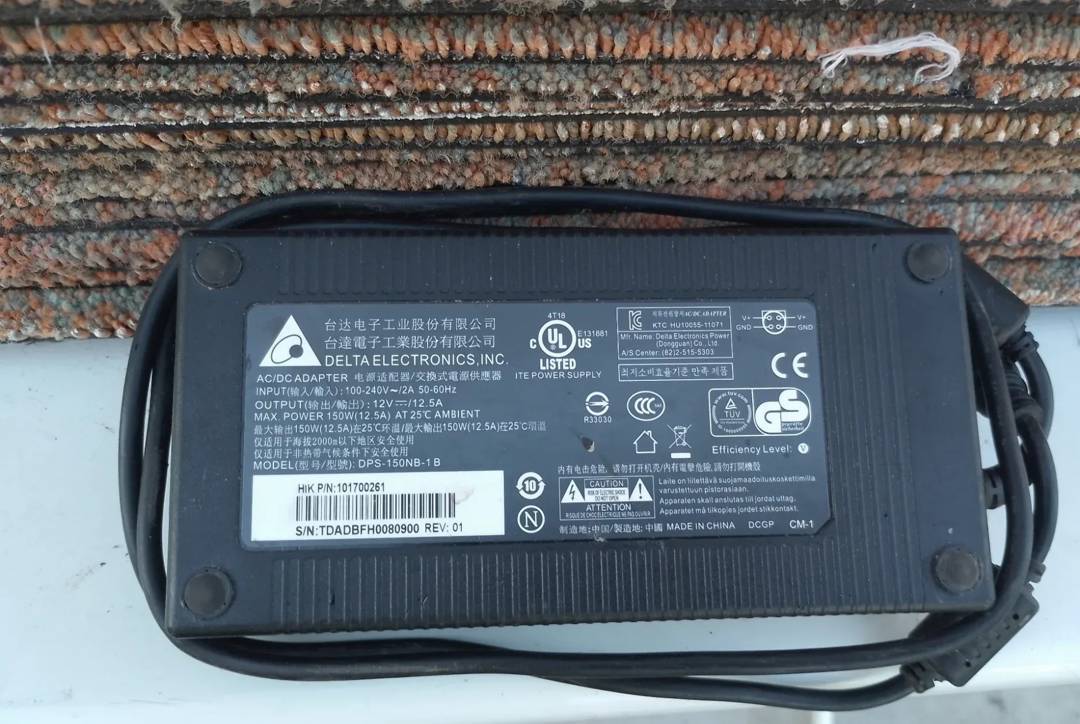 Захранващ адаптер Delta Electronics 12 V 12.5 A