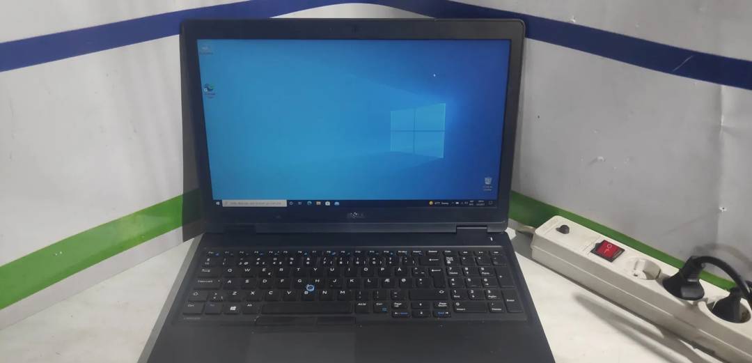 Laptop Dell Latitude 5580 i5-7200U / 8 GB / 128 GB SSD