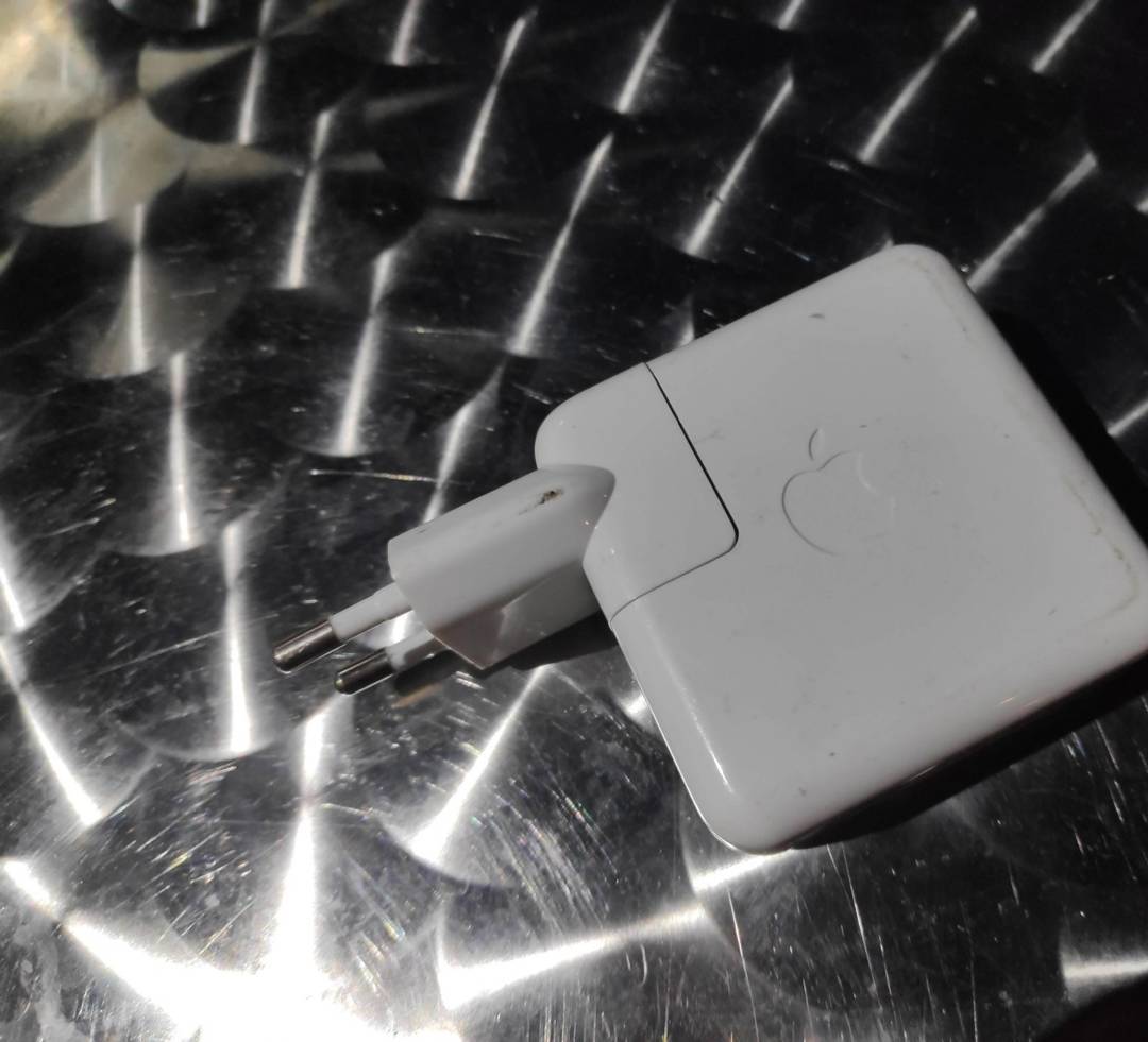 Захранващ адаптер Apple iPad
