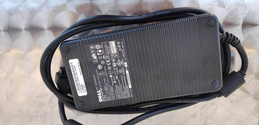 Adaptor de alimentare Dell 12 V 18 A D220-P01