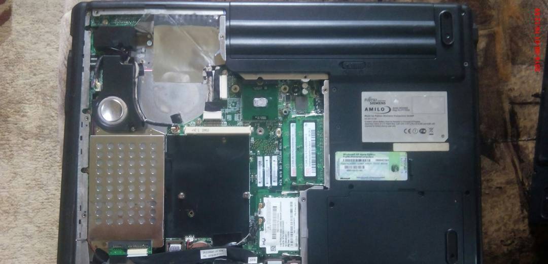 Laptop alkatrészek Fujitsu Siemens Amilo M3438G 17"