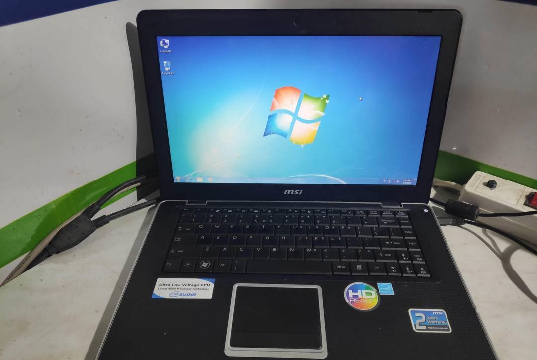 Ноутбук MSI X400 Core 2 Solo SU3500 / 2 GB / 500 GB HDD