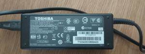 Зарядно за лаптоп Toshiba 19 V 3.95 A — Beograd
