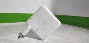 Strujni adapter Apple 5 V 1 A — Beograd