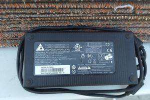 Netzteil Delta Electronics 12 V 12.5 A — Beograd