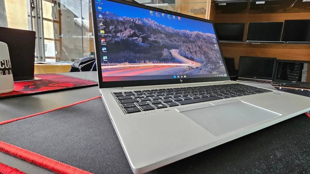 Laptop HP EliteBook 850 G7 — i7 10610U, 16 GB RAM, 500 GB SSD