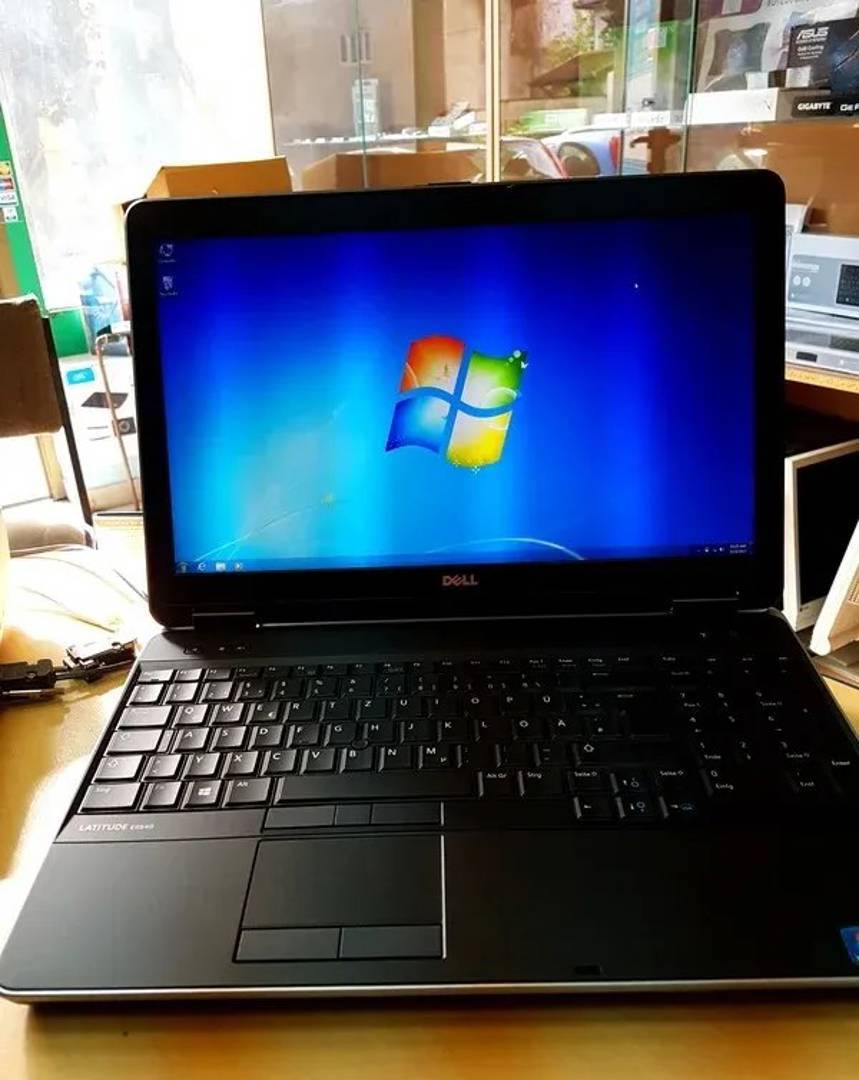 Laptop Dell Latitude E6540 — i5 4310M, 8 GB RAM, 120 GB SSD