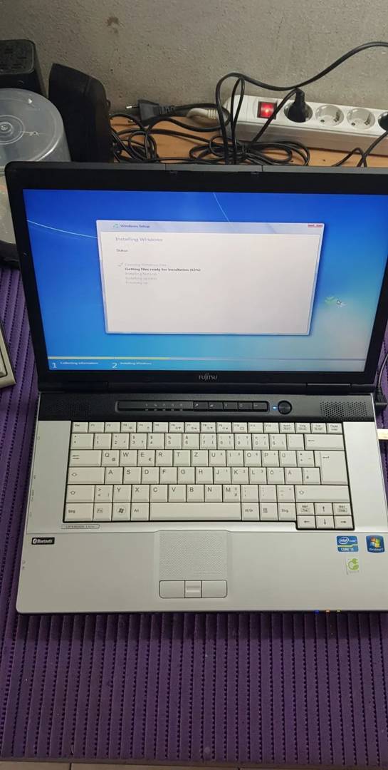 Laptop Fujitsu Lifebook E751 — i5 2520M, 8 GB RAM, port COM