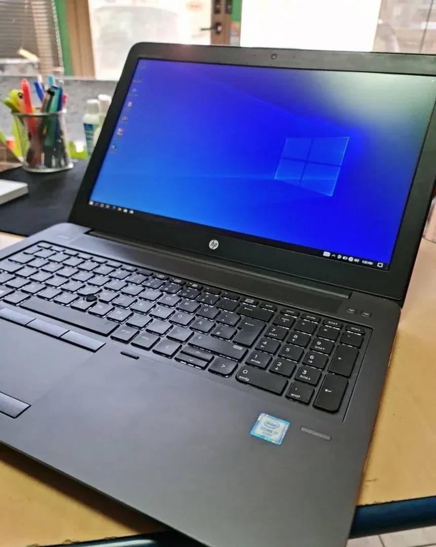 Laptop HP ZBook 15 G3 — i7 6820HQ, 32 GB RAM, Quadro M2000M