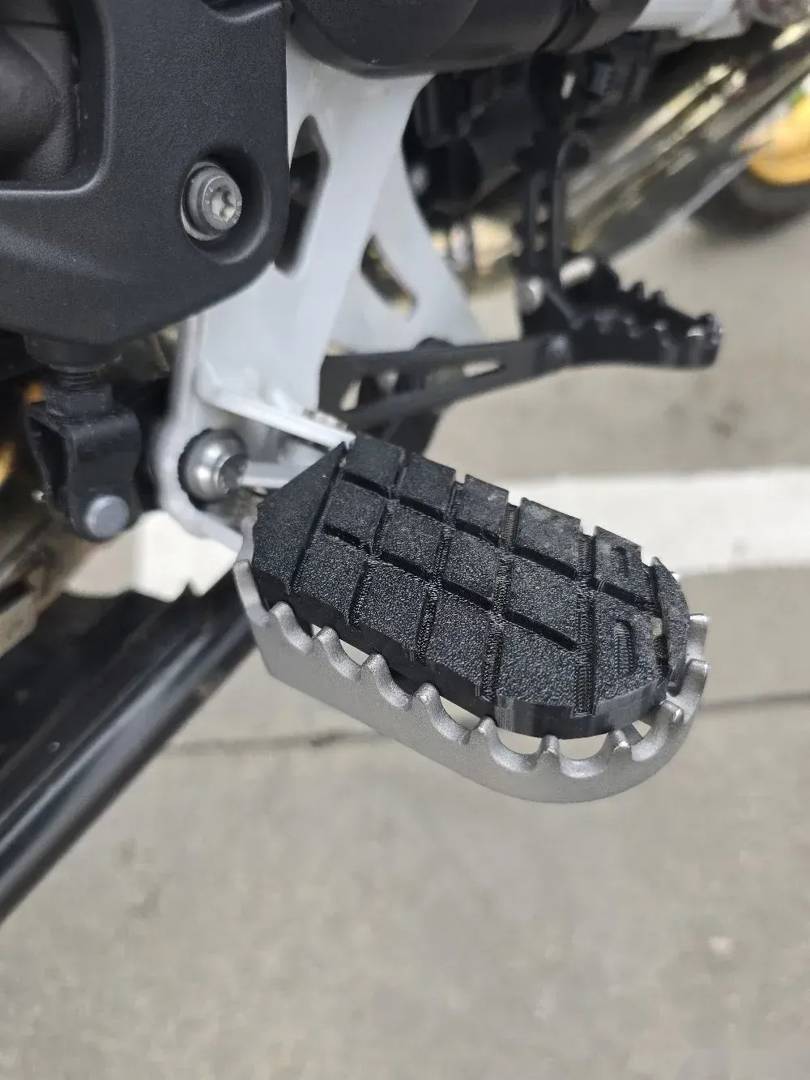 Вставки в підніжки з TPU — BMW R 1250 GS / R 1200 GS Adventure