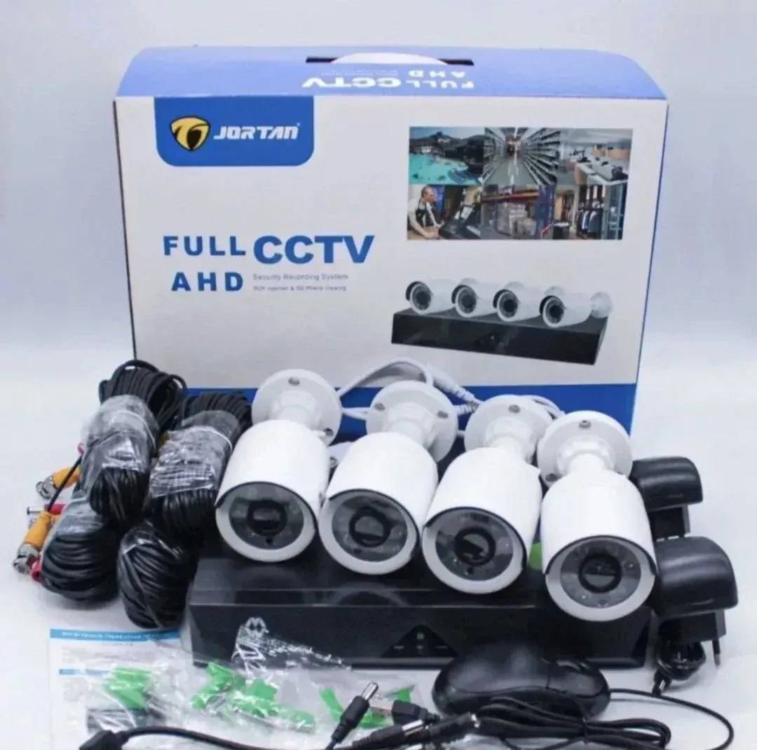 Set Jortan pentru supraveghere video: DVR AHD cu 4 canale și 4 camere