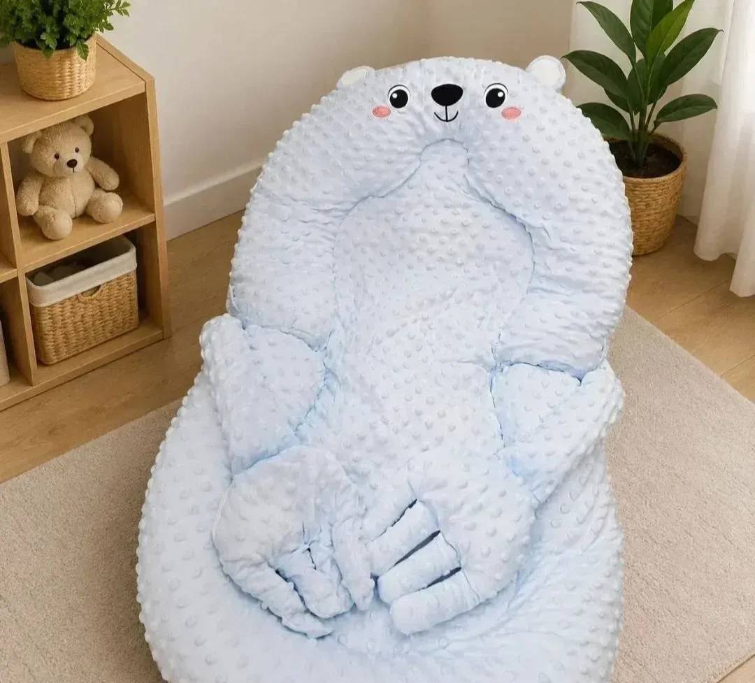 Babafészek puha, nyugtató karokkal, minky anyagból