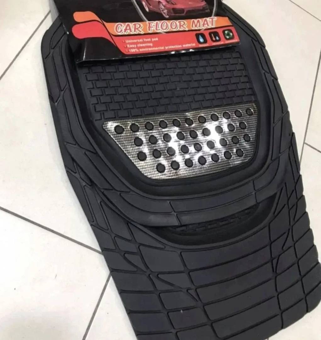 Universal rubber car floor mats