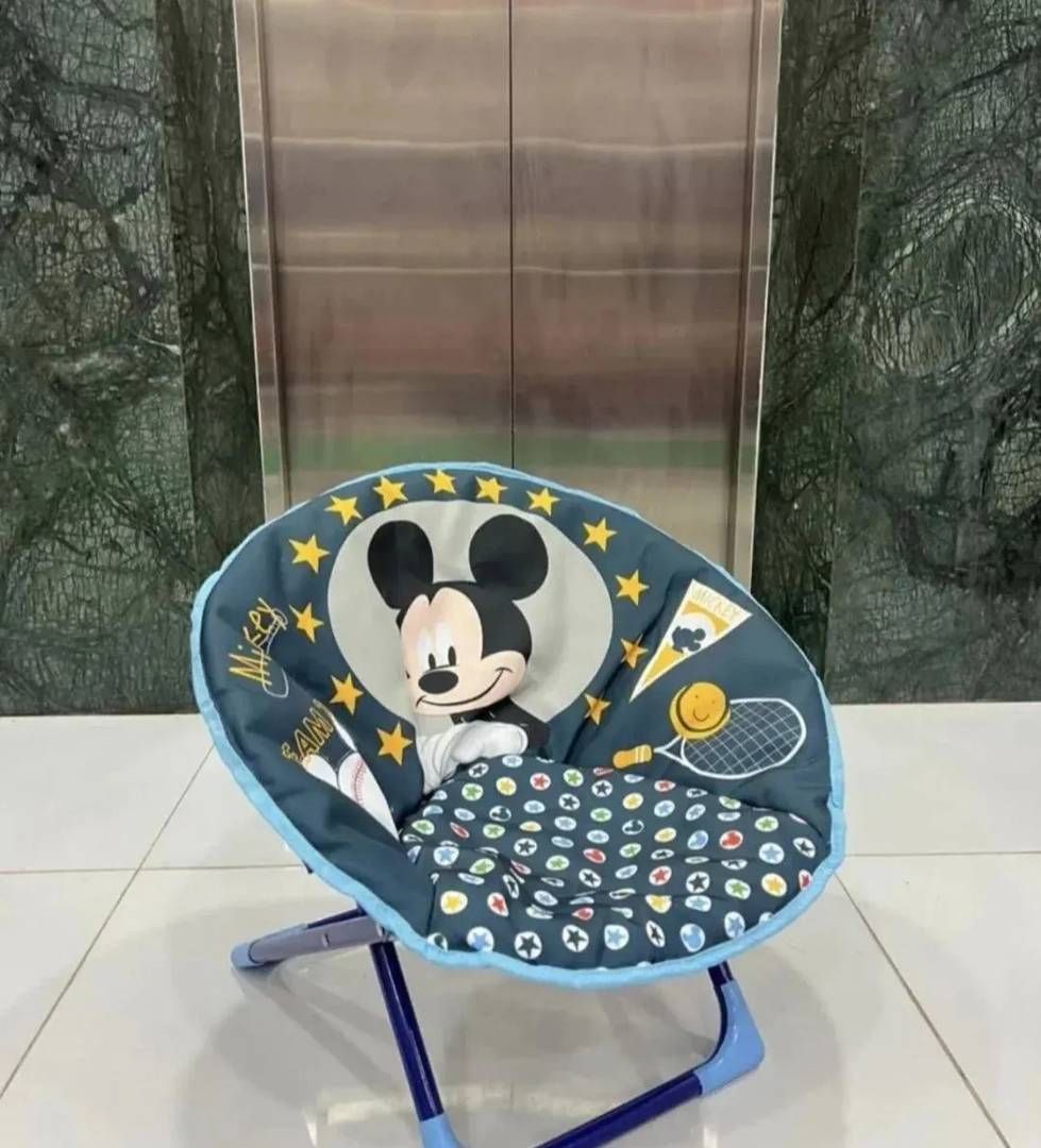 Zusammenklappbarer Kinderstuhl mit Armlehnen, L52 × B52 × H47 cm, Micky Maus und Paw Patrol