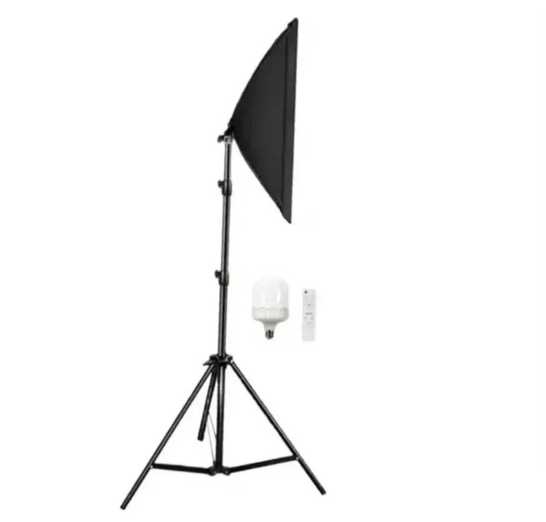 Softbox 50 × 70 cm mit LED-Lampe, Stativ und Fernbedienung