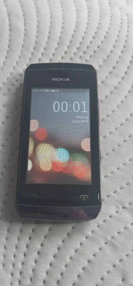 Мобільний телефон Nokia Asha 305, дві SIM-картки