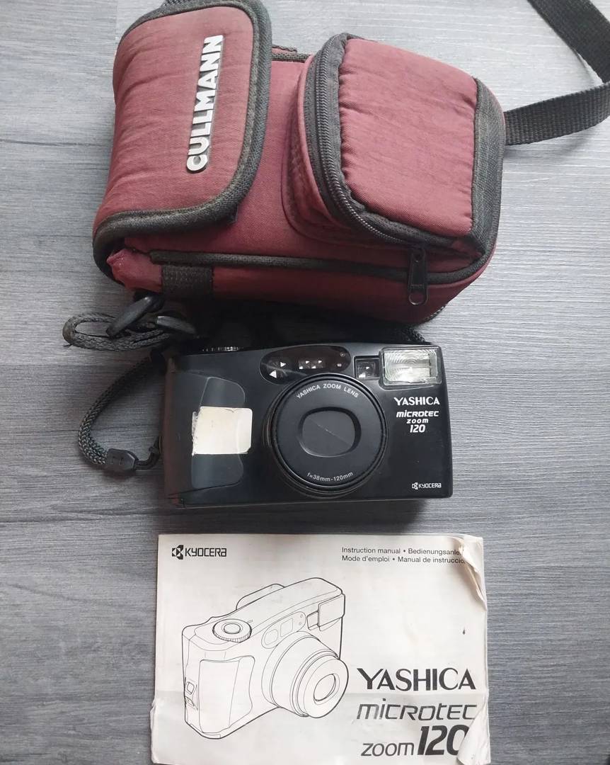 Плівковий фотоапарат Yashica Microtec Zoom 120, з чохлом