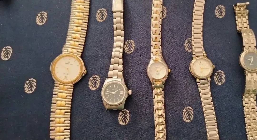 Лот із 5 жіночих наручних годинників: Claude Bernard, Orient, Omax, Robertino