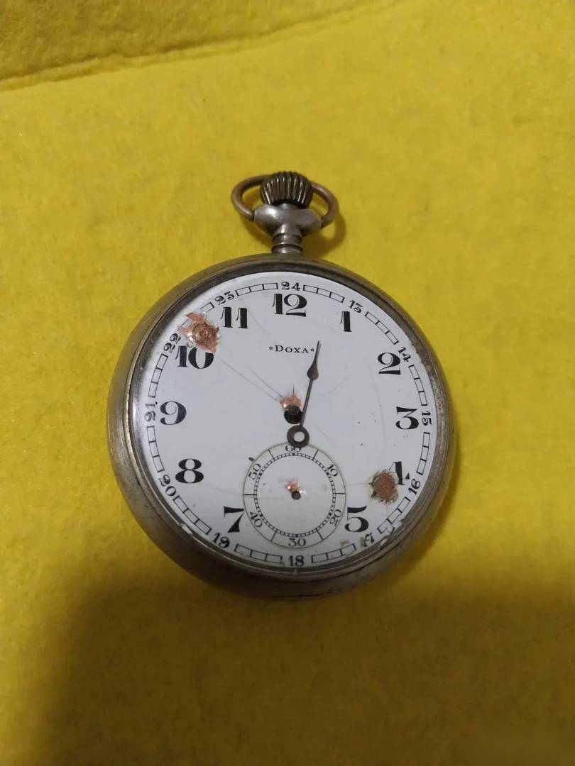 Кишеньковий годинник Doxa Hors Concours