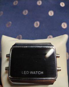 Ретро-годинник з LED-дисплеєм у стилі 1970-х, корпус без браслета — Veliko Gradište