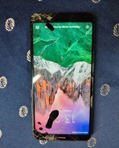 Xiaomi Redmi 5, 32 ГБ, чорний, тріснуло скло — Veliko Gradište