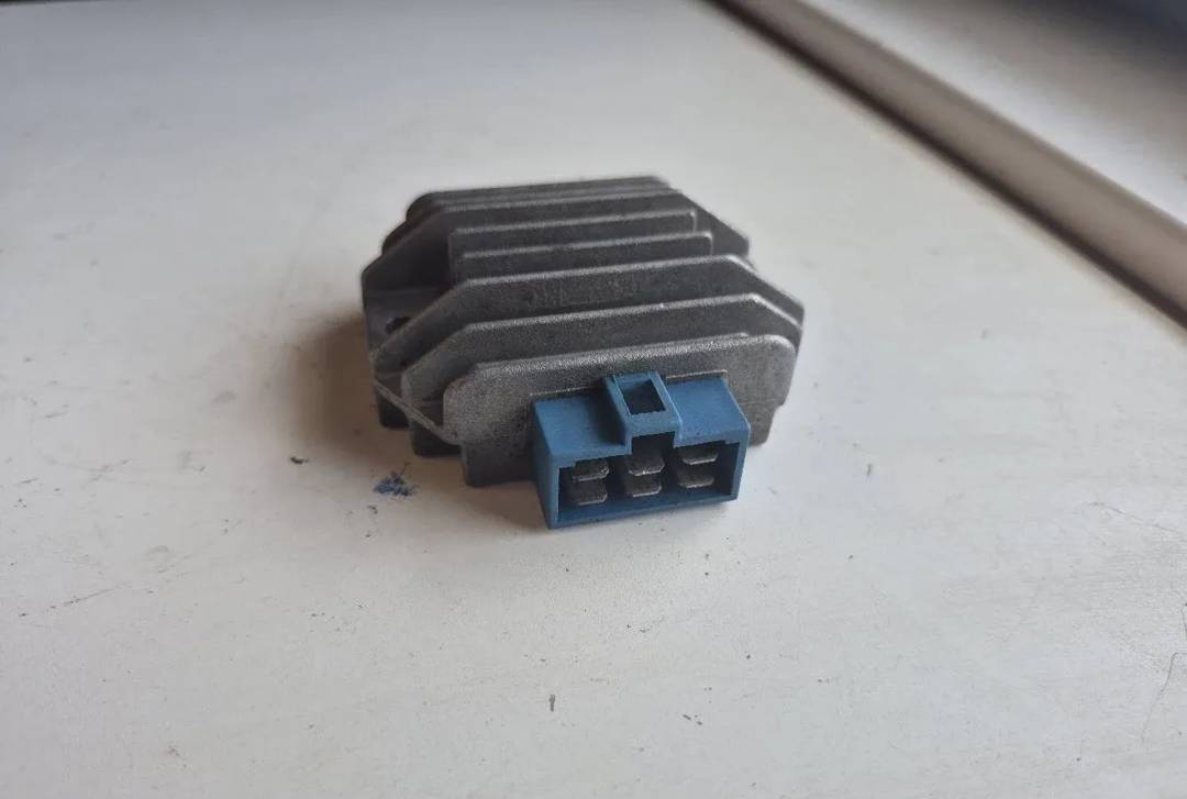 Regulator-rectifier (voltage regulator) for Peugeot Jet Force 50 TSDI