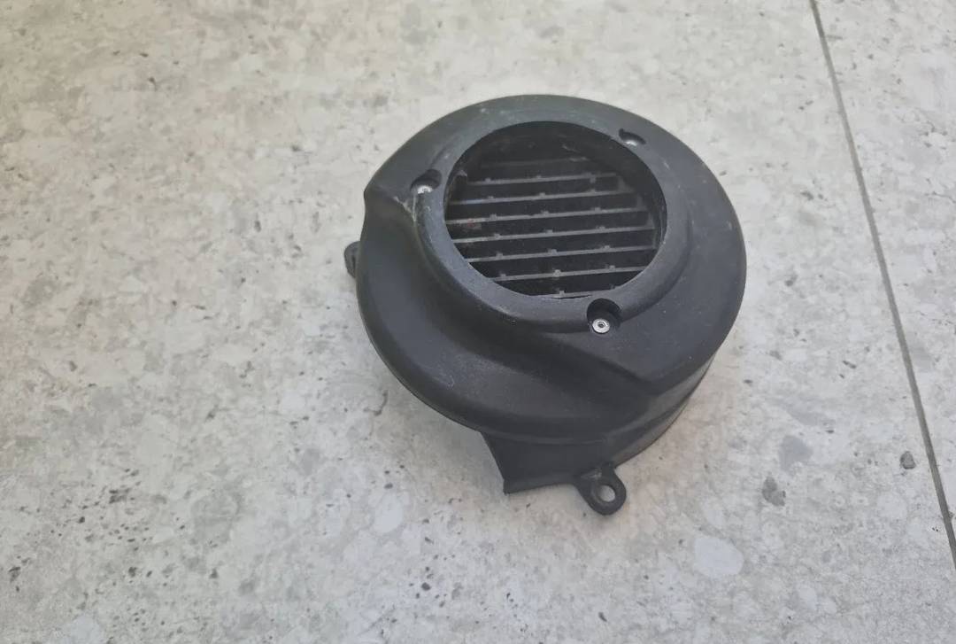 Plastika kod magneta za Kymco Super 9