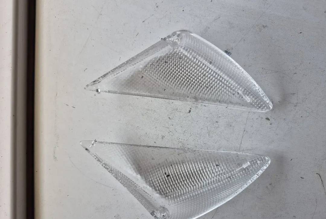 Front turn signal lenses for Peugeot Speedfight 2 — new