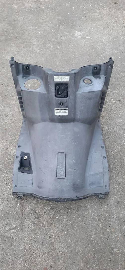 Plastika ispred koljena za Kymco Dink 125/200i