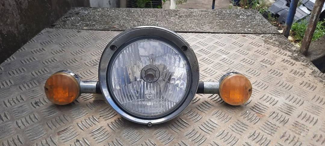Far cu semnalizatoare față pentru Aprilia Scarabeo 150