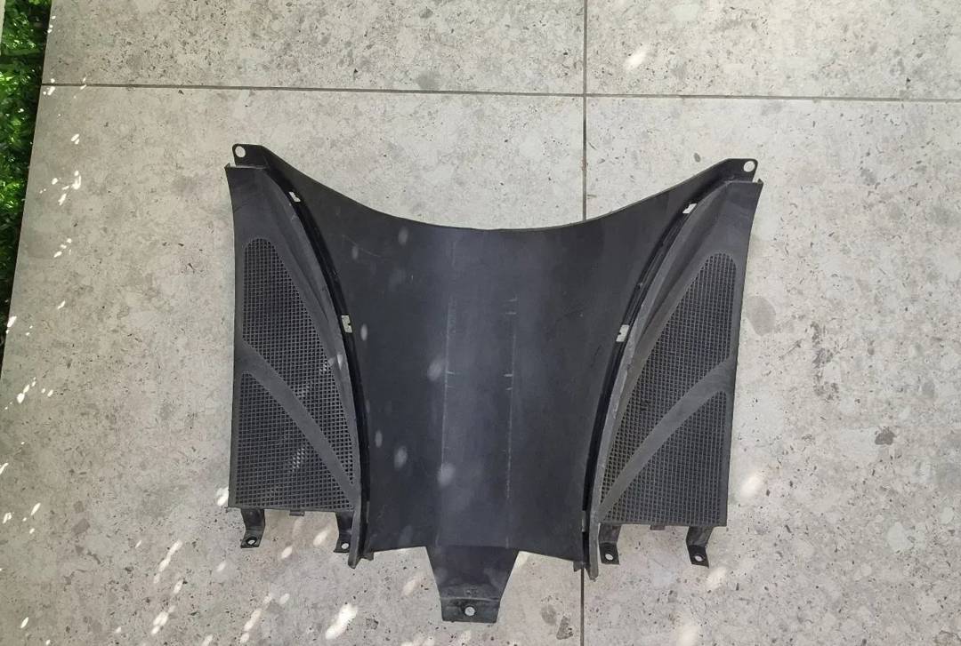 Verkleidungsteil Nr. 42 für Yamaha Majesty 125/150 — schwarz