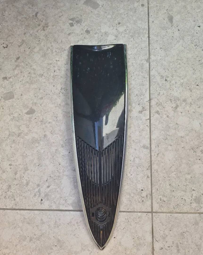 Prednja plastika za Piaggio Fly 125 4T 3V — crna