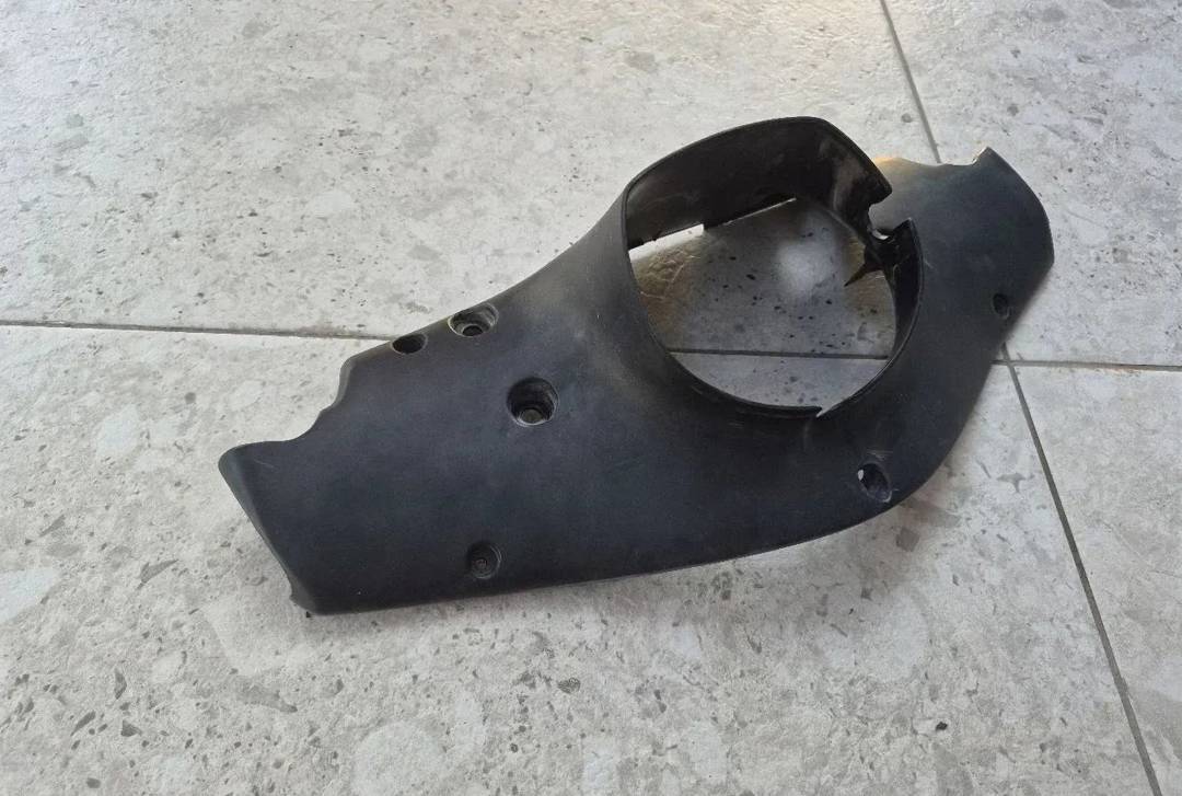 Plastika upravljača za Peugeot Speedfight — crna