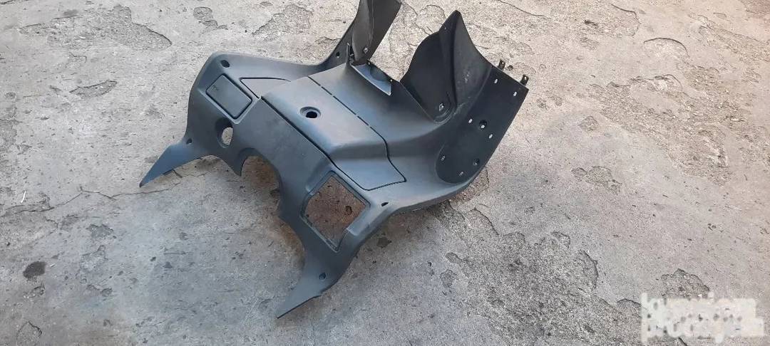 Plastika ispred koljena za Malaguti Madison 150
