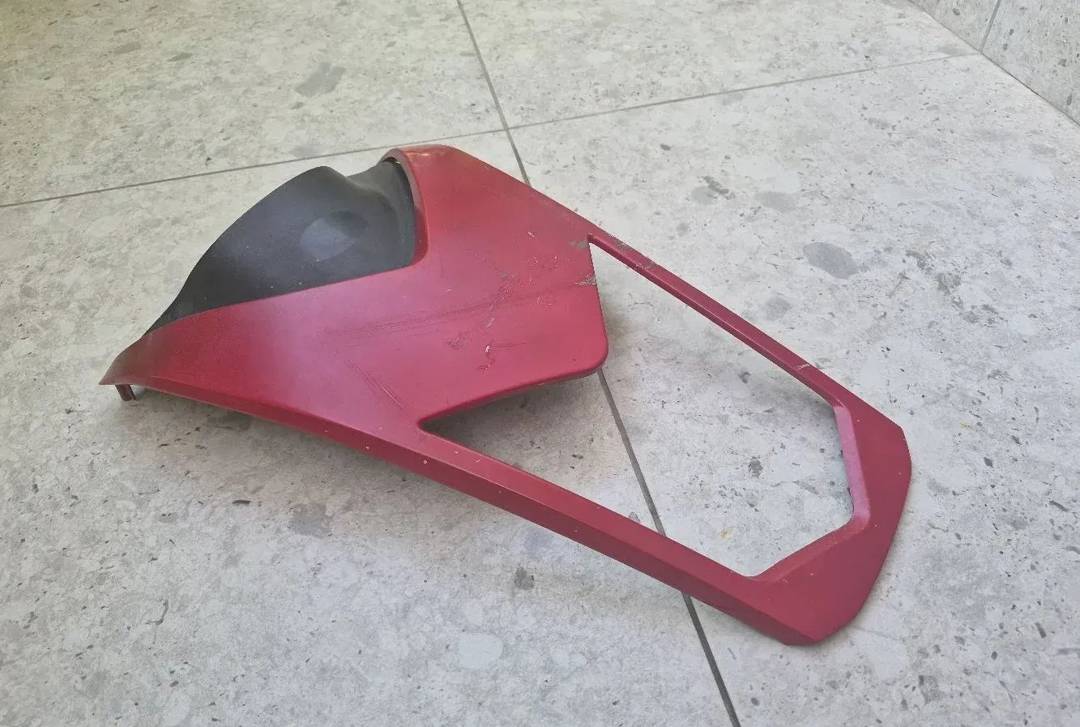Sprednja plastika za Kymco Super 9 — rdeča
