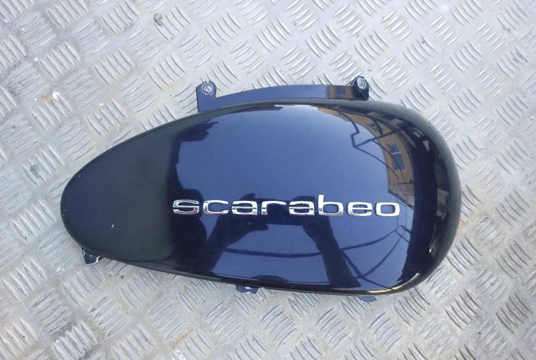 Desna plastika s natpisom Scarabeo za Aprilia Scarabeo 500 — tamnoplava