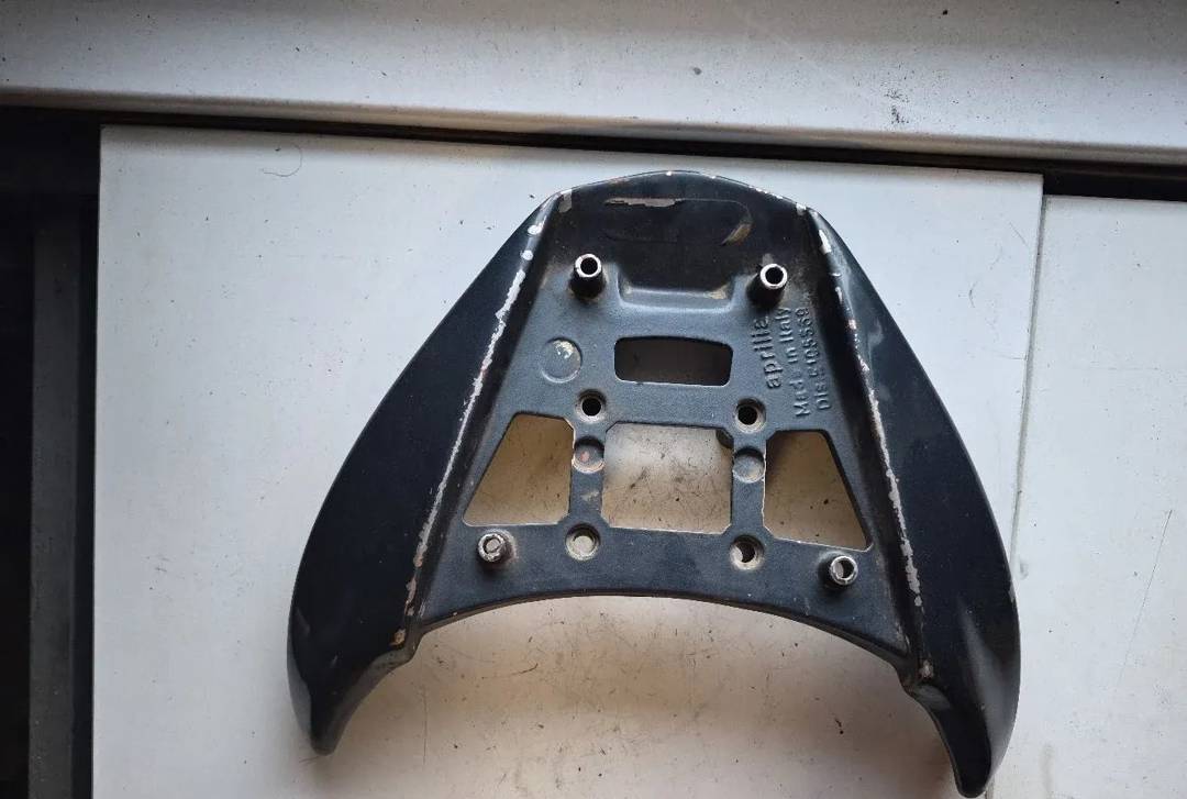 Nosač kofera / rukohvat suvozača za Aprilia Leonardo 125/150 ST