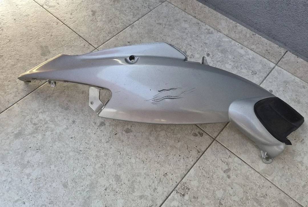 Desna stranska plastika za Piaggio NRG