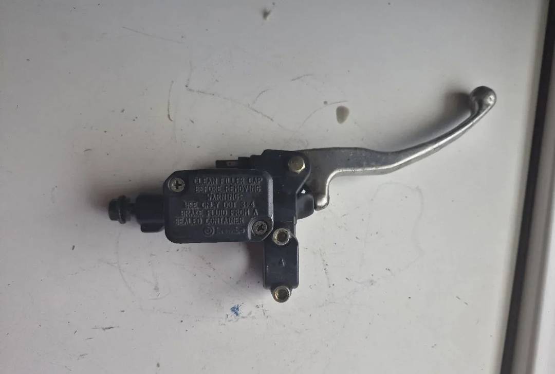 Desni glavni kočioni cilindar za Yamaha Neos 50